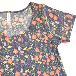 LuLaRoe Classic Tee, Size L, NWT